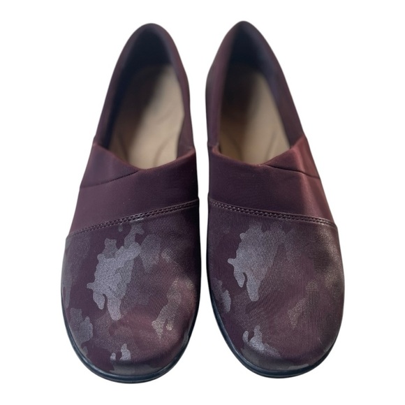 Clarks Women’s Cora Heather Burgundy Slip On Loafers - Picture 2 of 9